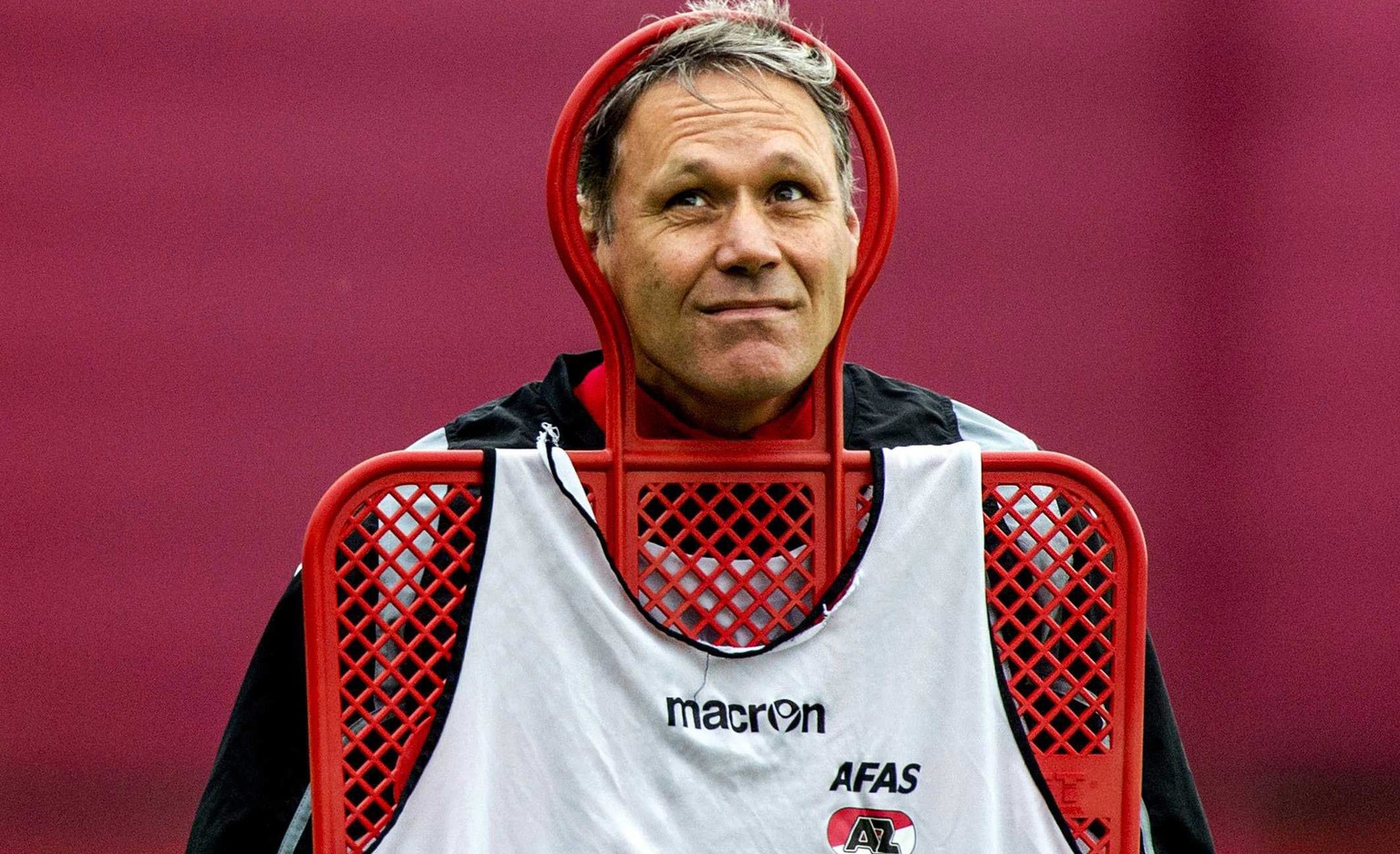 epa04445485 AZ Alkmaar&#039;s assistant coach Marco van Basten during a training in session in Alkmaar, The Netherlands, 13 October 2014. The former Netherlands striker and coach Van Basten quit as he ...