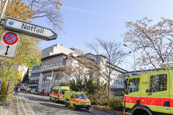 Wegen des Rauchs die USZ-Notaufnahme evakuiert werden.