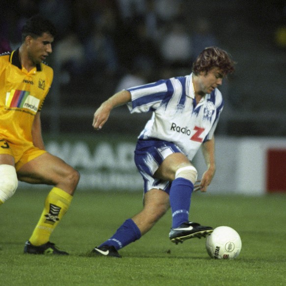 Der schwedische Nationalspieler Thomas Brolin, rechts, bei Leeds United in England unter Vertrag, spielt am 4. September 1996 als Ausleih-Spieler mit der Nummer Dreissig beim FC Zuerich im Nationallig ...