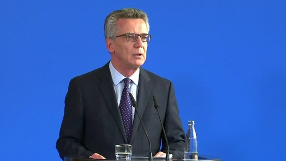 radar-reuters HINWEIS: Dieser Beitrag wird ohne Sprechertext gesendet.
O-TON BUNDESINNENMINISTER THOMAS DE MAIZIERE (CDU): &quot;Drei Personen wurden festgenommen. Ihnen wird die Mitgliedschaft in ein ...