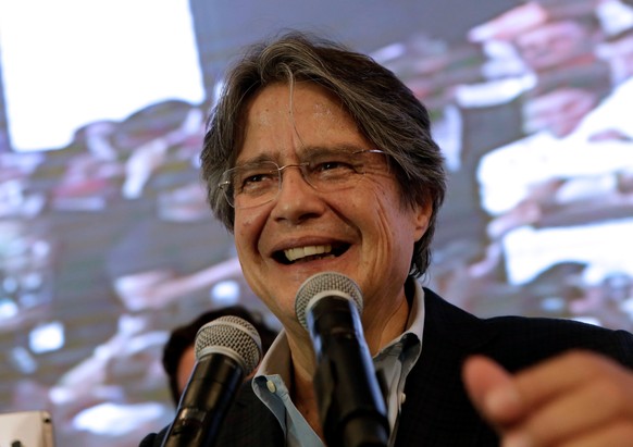 Ecuadorean presidential candidate Guillermo Lasso speaks while waiting for the results of the national election in a hotel, in Guayaquil, Ecuador, April 2, 2017. REUTERS/Henry Romero