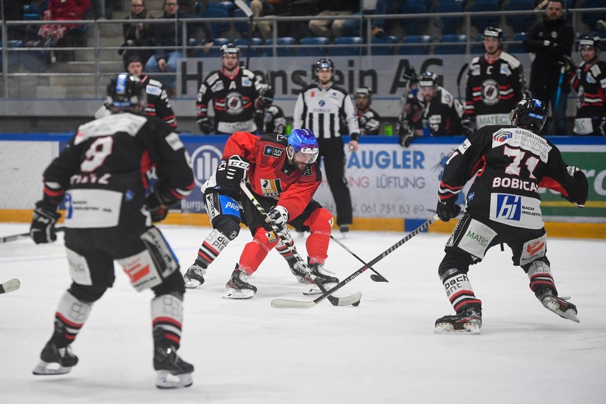 Eishockey MySports League Playoff Final - 21/22 - EHC Basel vs. Hockey Huttwil - 19-03-2022 Diego Schwarzenbach EHC Basel 72 am Puck. /// Eishockey MySports League Playoff Final: EHC Basel vs. Hockey  ...