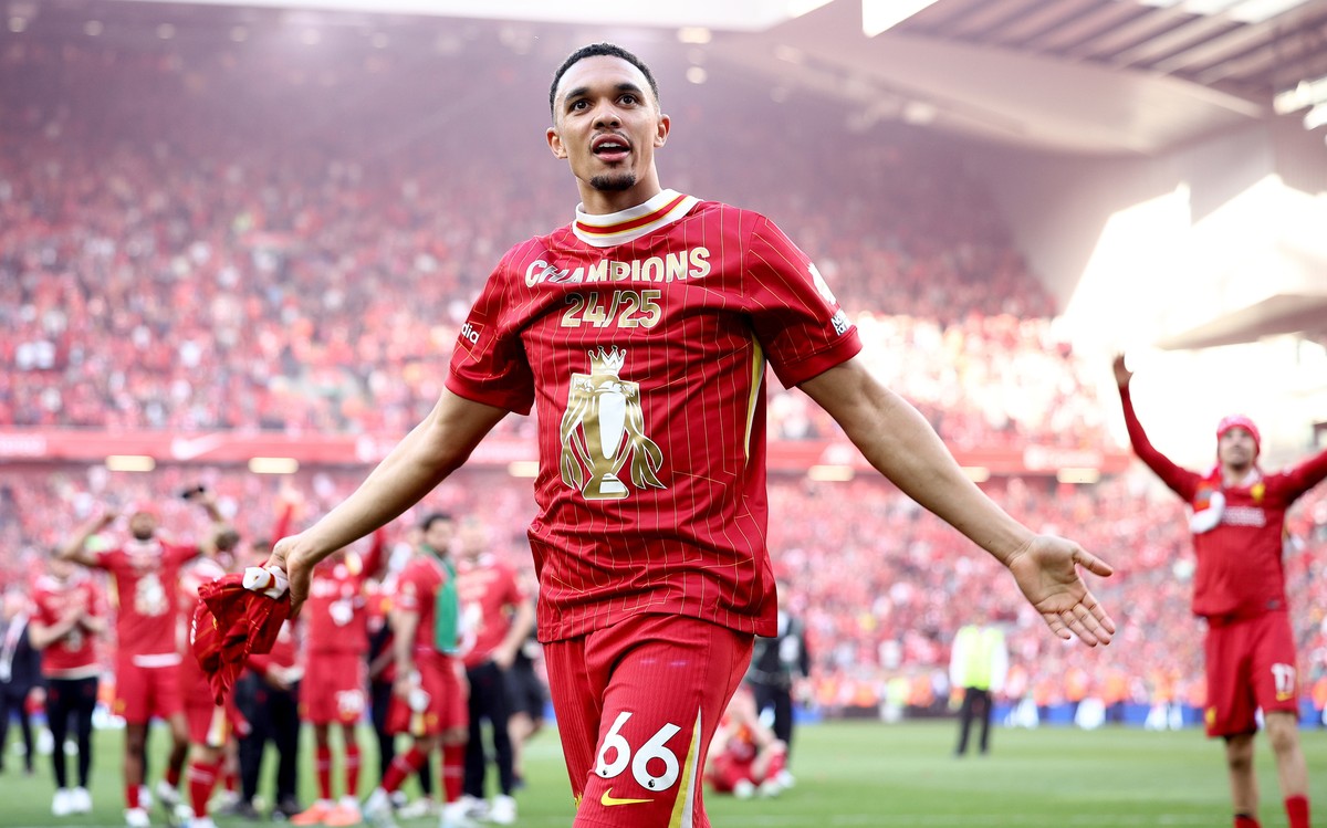 epa12059257 Liverpool player Trent Alexander-Arnold celebrates in front of fans after the English Premier League soccer match between Liverpool FC and Tottenham Hotspur, in Liverpool, Britain, 27 Apri ...