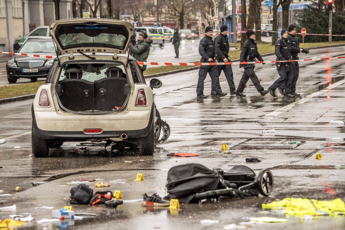 L'homme qui a foncé dans la foule avec sa mini Cooper a fait 36 blessés, dont deux très grièvement.