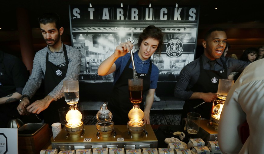 Werden voraussichtlich eine Lohnerhöhung erhalten: Starbucks-Mitarbeiter in Seattle.