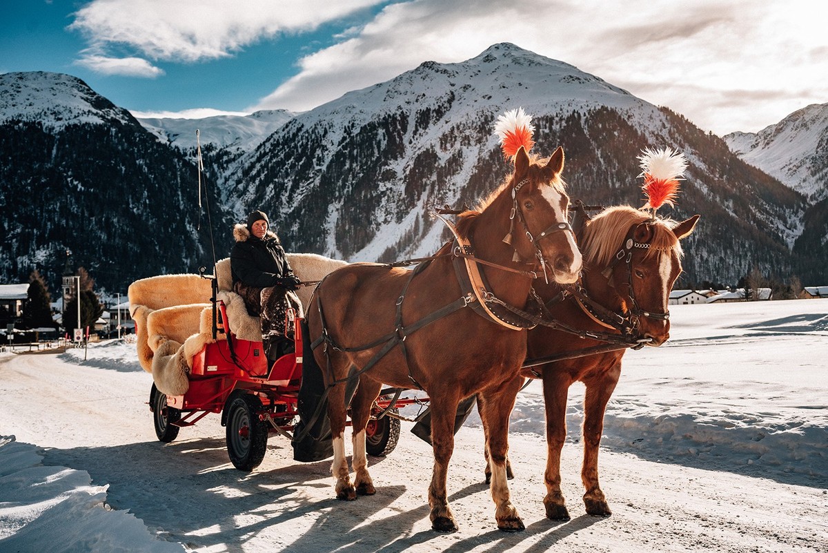 Rauszeit Romantische Erlebnisse Schweiz Valentinstag Val Roseg Pferdeschlitten