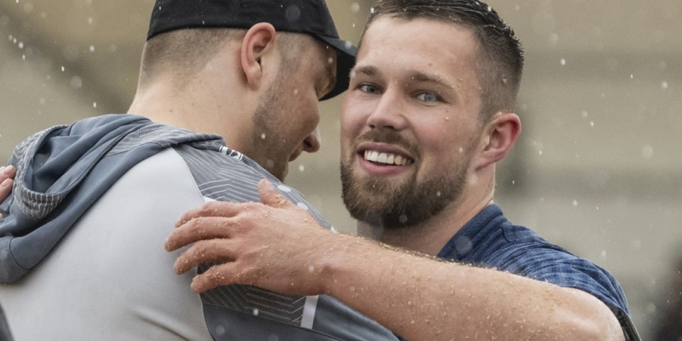 Freude über den Sieg – Kritik an Pfiffen