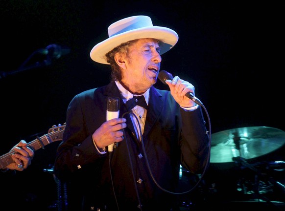 epa09212066 (FILE) - A file picture dated 13 July 2012 shows US musician Bob Dylan performing at the Benicassim International Music Festival (FIB) in Benicassim, Spain (reissued 19 May 2021). Bob Dyla ...