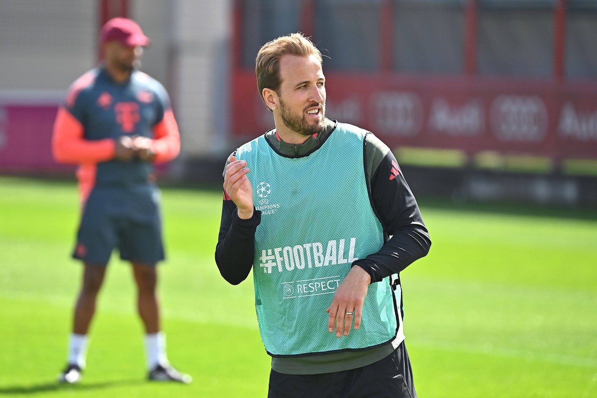 Harry KANE Bayern Muenchen, hi.Trainer Vincent KOMPANY Bayern Muenchen. Abschlusstraining am 06.04.2026. Fussball Champions League,Saison 2025/26, Viertelfinale Real Madrid - FC Bayern-Muenchen. *** H ...