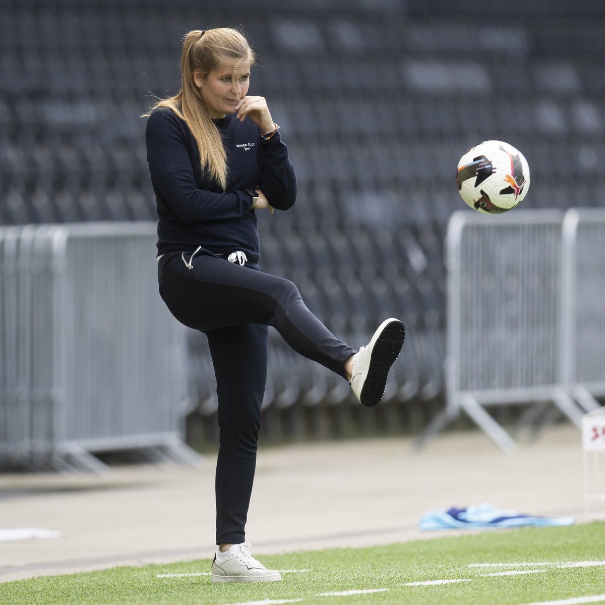 YB Cheftrainerin Imke Wuebbenhorst im Women's Super League Playoff Halbfinal Rueckspiel zwischen dem BSC Young Boys Frauen und dem FC Zuerich, am Samstag, 3. Mai 2025 im Stadion Wankdorf in Bern. ...