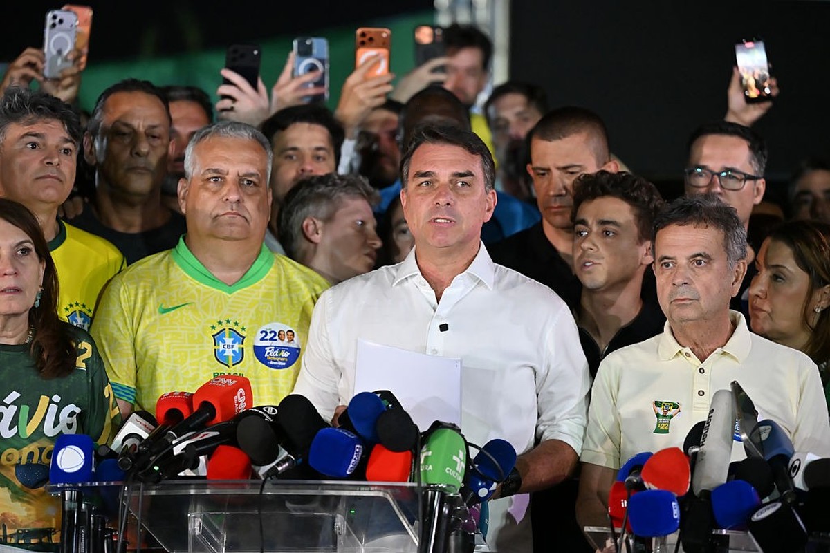 BRASILIA, BRAZIL - OCTOBER 25: Presidential candidate Flavio Bolsonaro speaks after the results of the general election day on October 25, 2026 in Brasilia, Brazil. According to official results from  ...