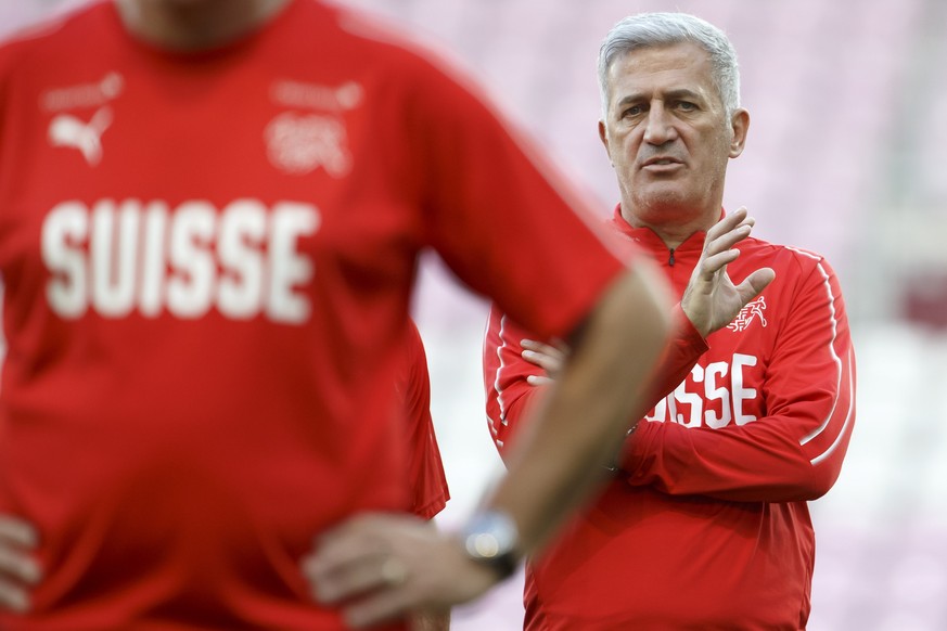 epa07920360 Switzerland&#039;s head coach Vladimir Petkovic leads a training session in Geneva, Switzerland, 14 October 2019. Switzerland play the Republic of Ireland in an UEFA Euro 2020 qualifying G ...