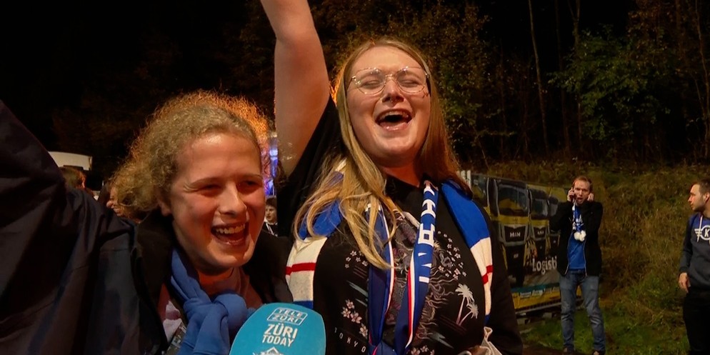 Nach rund viereinhalb Jahren trafen die ZSC Lions wieder auf den EHC Kloten. Die Freude über das Derby in Kloten war bei Fans und Spielern gross.