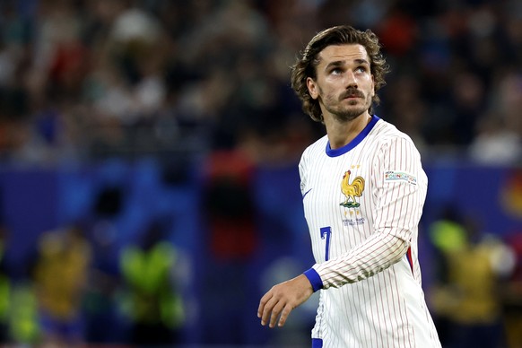 epa11460839 Antoine Griezmann of France looks on during the UEFA EURO 2024 quarter-finals soccer match between France and Portugal, in Hamburg, Germany, 05 July 2024. EPA/ROBERT GHEMENT