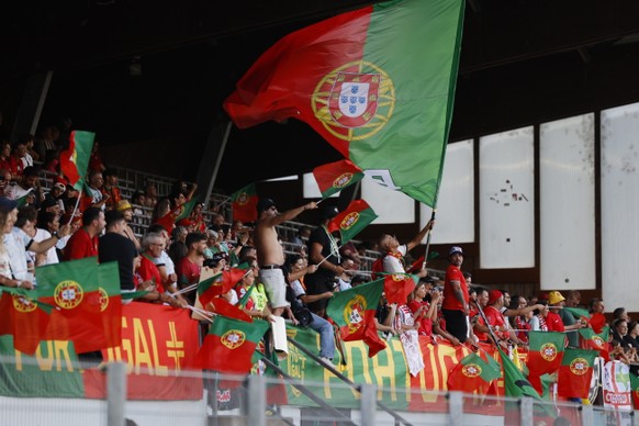 &lt;p&gt;Auch in Sion sind einige Fans von Portugal anwesend.&lt;/p&gt;