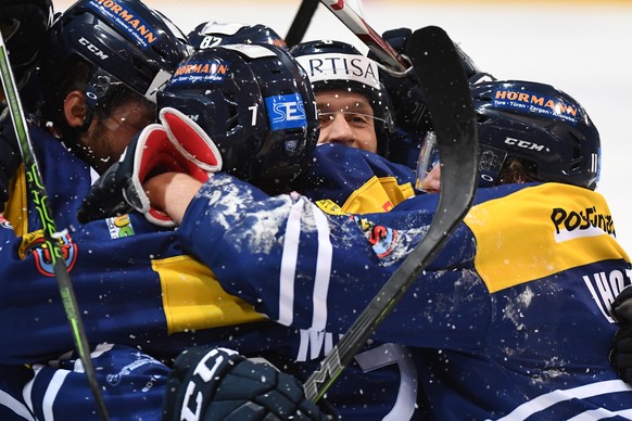 Ambri&#039;s players celebrate their victory after overtime, during the preliminary round game of National League A (NLA) Swiss Championship 2016/17 between HC Ambri Piotta and HC Lugano, at the ice s ...