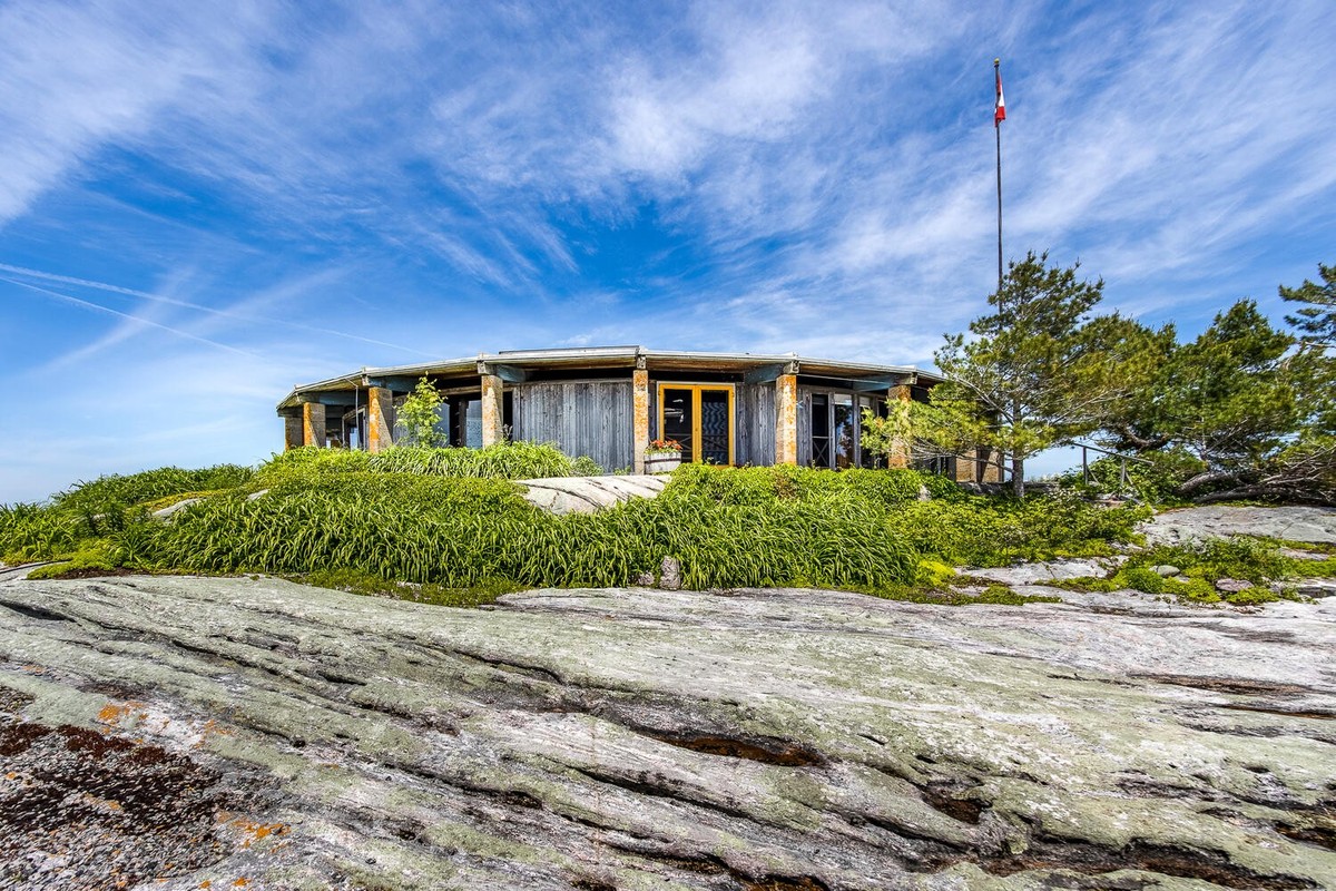 https://www.georgianbayislandsforsale.ca/Residential/For-Sale/3050862-0/2Is3700-Table-Rock-Islands--Georgian-Bay-Ontario-X5577990
2Is3700 Table Rock Islands , Georgian Bay, Ontario
Spectacular Archipe ...