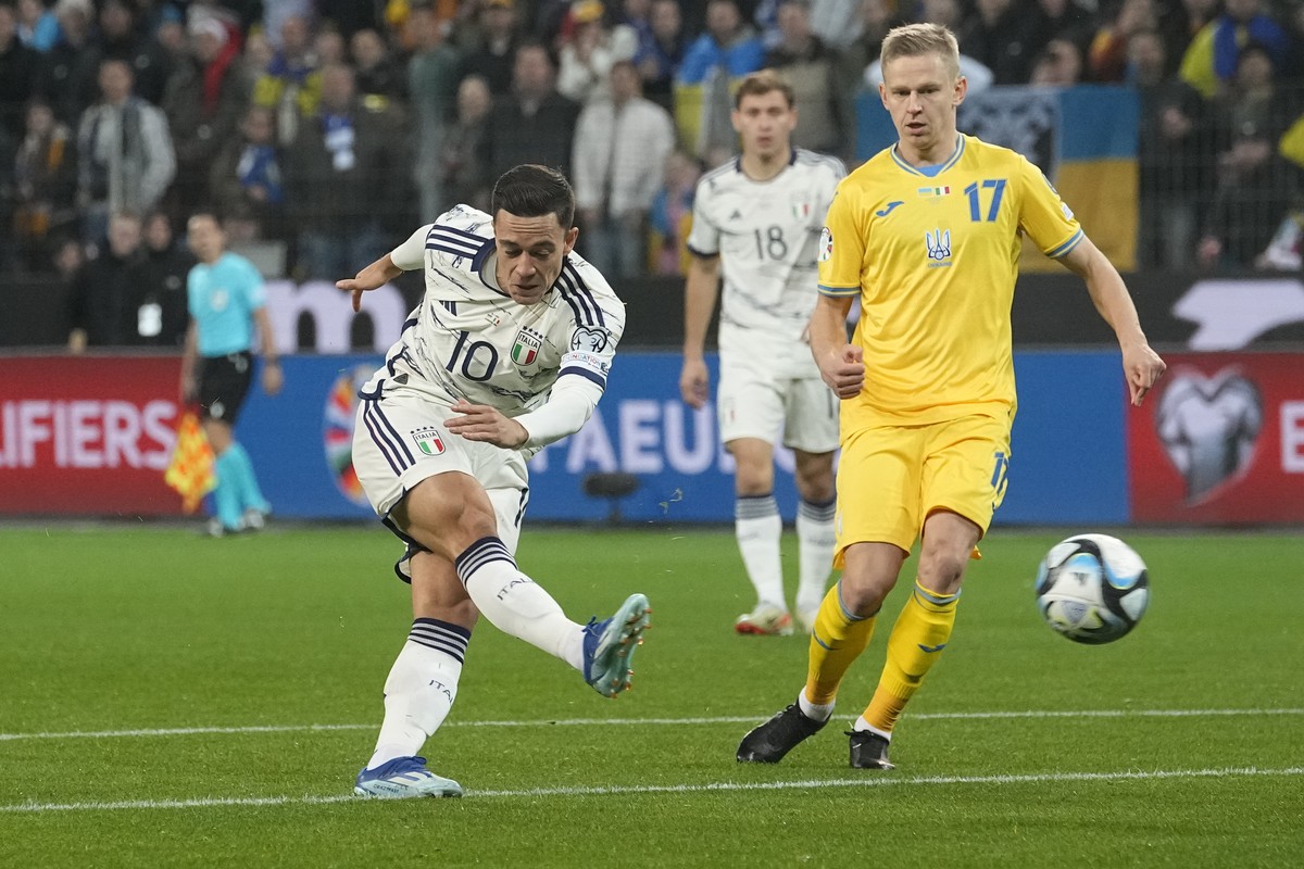 Italy's Giacomo Raspadori has a shot during the Euro 2024 group C qualifying soccer match between Ukraine and Italy at the BayArena in Leverkusen, Germany, Monday, Nov. 20, 2023. (AP Photo/Martin ...