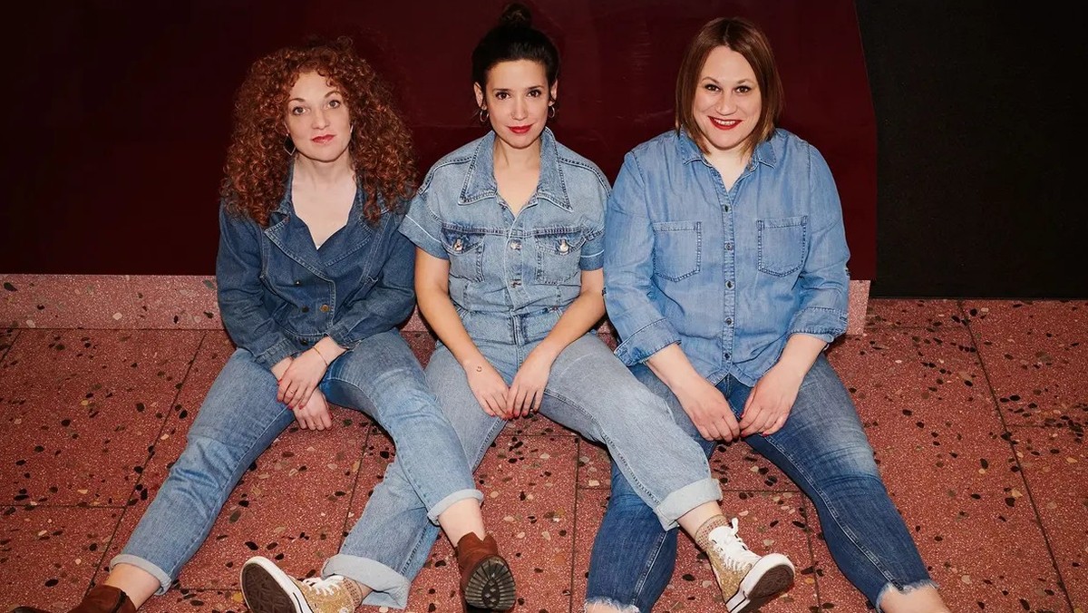 «Zivadiliring» – das erfolgreichste weibliche Podcastteam der Schweiz, mit Yvonne Eisenring, Gülsha Adilij und Maja Zivadinovic.