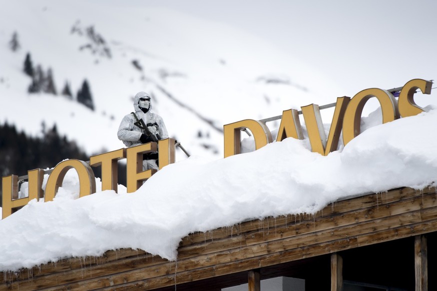 Member of Swiss special police forces stand on the roof of the Kongress Hotel next to the Congress Center on the eve of the 49th Annual Meeting of the World Economic Forum, WEF, in Davos, Switzerland, ...