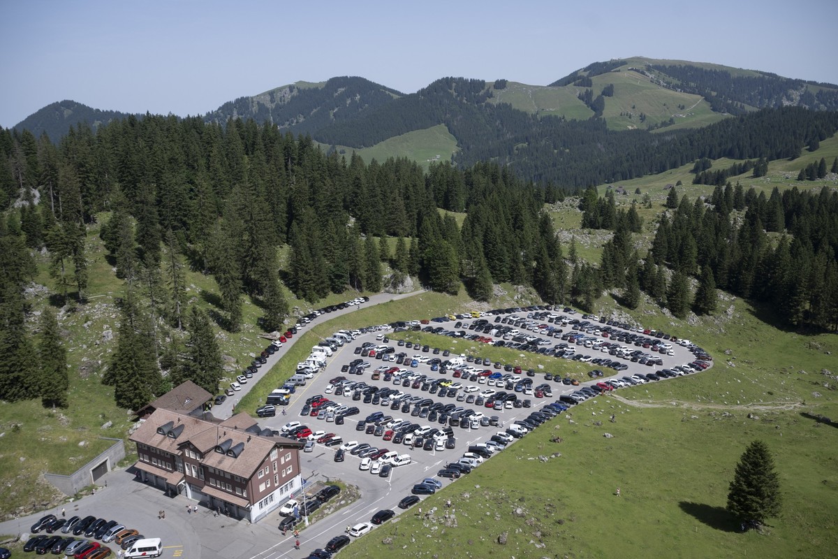 Parkplatz der Saentis-Bahnen, am Mittwoch, 31. Juli 2024, auf der Schwaegalp. (KEYSTONE/Gian Ehrenzeller)