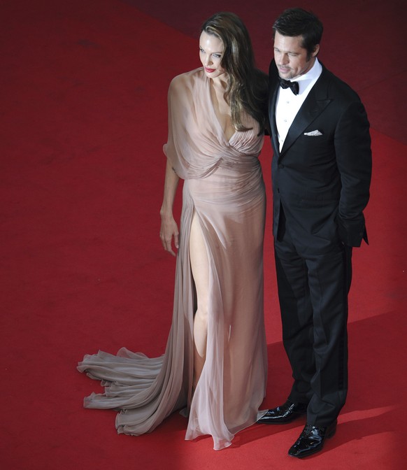 American actors Brad Pitt, right, and Angelina Jolie arrive for the screening of the film &#039;Inglourious Basterds&#039; at the 62nd International film festival in Cannes, southern France, Wednesday ...