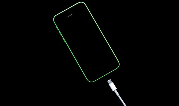 Erfahre in den folgenden 9 Bildern, wie du bei deinem iPhone den Stromverbrauch senken kannst.