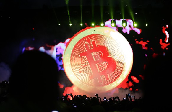 epaselect epa09595075 A bitcoin icon is diplayed during President Nayib Bukele&#039;s announcement about the bitcoin city project that will work in eastern El Salvador, in Santa Maria Mizata, El Salva ...