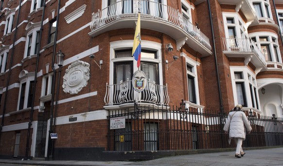 epa05727519 A general view of the Ecuadorian embassy in London where Wikileaks founder Julian Assange is residing, London, Britain, 18 January 2017. A lawyer for Assange has indicated, 18 January 2017 ...