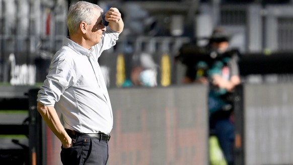 epa08445352 Dortmund&#039;s head coach Lucien Favre reacts during the German Bundesliga soccer match between Borussia Dortmund and FC Bayern Munich at Signal Iduna Park in Dortmund, Germany, 26 May 20 ...