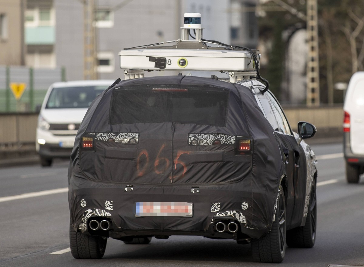 18.02.2021, Test Autonomes Fahren , Wuerzburg, City Bild: Test des Autonomen Fahrens, kuenstliche Intelligenz, Velodyne *** 18 02 2021, Test Autonomous Driving , Wuerzburg, City Bild test of autonomou ...