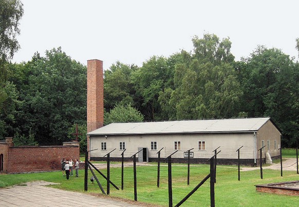 KZ Stutthof: Gaskammer (Gebäude links), Krematorium (rechts). (Bild: wikipedia)