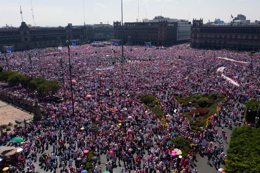 epa10493127 An aerial view showing thousands of people demonstrating on the esplanade of Plaza Liberacion, in defense of the National Electoral Institute (INE) and against the electoral reform promote ...