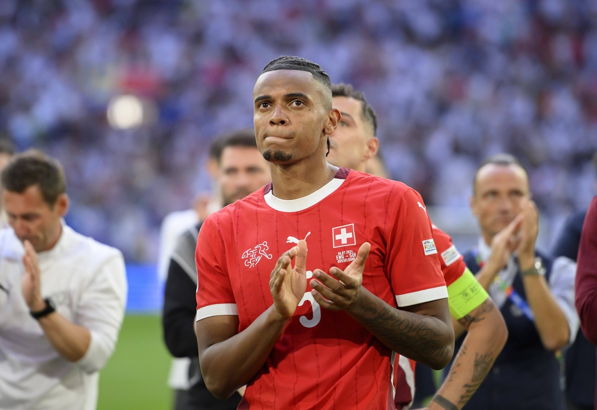 AKANJI Manuel SUI enttaeuscht nach dem Spiel, Viertelfinale, Match M48, England ENG - Schweiz SUI 5:3 n.E., am 06.07.2024 in Duesseldorf/ /Deutschland. Fussball Europameisterschaft 2024 vom 14.06. - 1 ...
