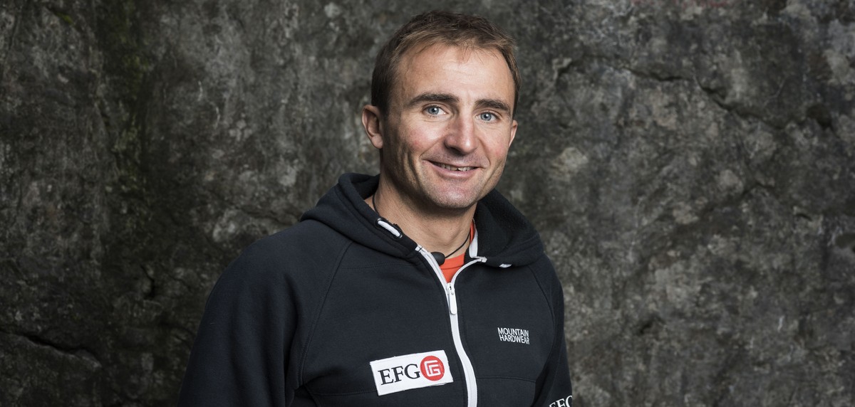 ZUM TOEDLICHEN UNGLUECK DES SCHWEIZER BERGSTEIGERS UELI STECK AM MOUNT EVEREST STELLEN WIR IHNEN FOLGENDES BILDMATERIAL ZUR VERFUEGUNG - Swiss mounainteer Ueli Steck photographed at the foot of a clim ...