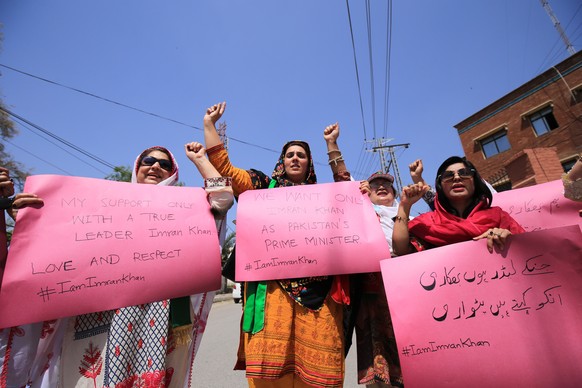 epa09867272 Supporters of incumbent ruling party Pakistan Tehrik-e-Insaf gather to support the Prime Minister Imran Khan&#039;s decision to dissolve the national assembly (lower house of the parliamen ...