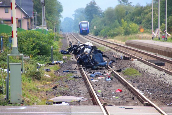 Bild des Schreckens: Das komplett zerstörte Auto bei Monzingen.