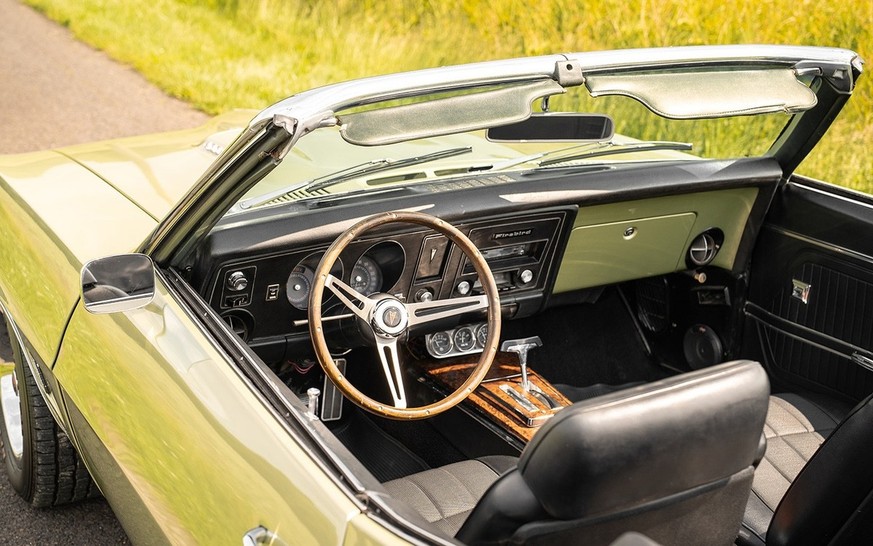 Pontiac Firebird 400 Cabriolet (1969)

https://www.zwischengas.com/de/inserat/Pontiac-Firebird-400-Cabriolet-1969/10e923ee-dd60-4cb8-8594-435fec7d5951.html