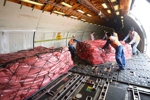 Workers prepare humanitarian aid for Haiti in Santa Cruz, Bolivia October 11, 2016. Picture taken in October 11, 2016. Enzo De Luca/Courtesy of Bolivian Presidency/Handout via REUTERS ATTENTION EDITOR ...