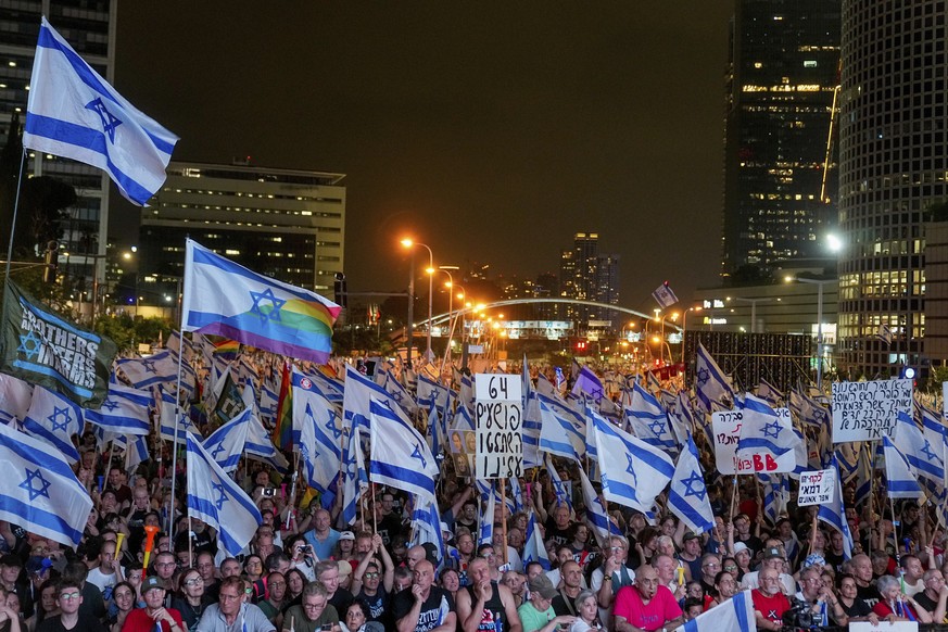 Israelis protest against plans by Prime Minister Benjamin Netanyahu&#039;s government to overhaul the judicial system, in Tel Aviv, Israel, Saturday, Aug 12, 2023. (AP Photo/Ohad Zwigenberg)