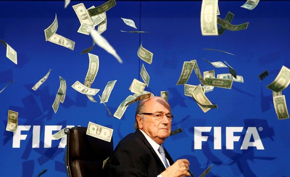 Sepp Blatter hat beim Angeben seines Gehalts etwas geschummelt.