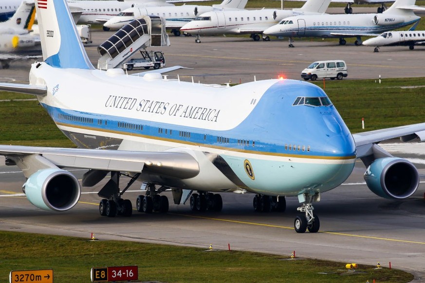 ZURICH KLOTEN AIRPORT, KLOTEN, -, SWITZERLAND - 2018/01/25: Air Force One arriving in Zurich for the WEF 2018. (Photo by C. v. Grinsven/SOPA Images/LightRocket via Getty Images)