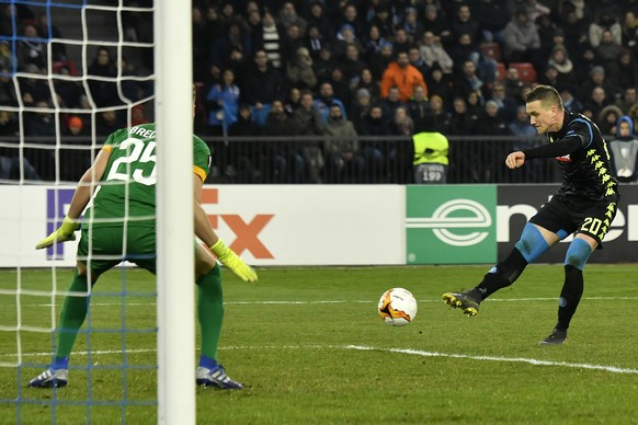 Napoli&#039;s Piotr Zielinski , right, acores the 0-3 for Napoli during the UEFA Europa League soccer match between Switzerland&#039;s FC Zurich and Italian&#039;s Napoli at the Letzigrund stadium in  ...