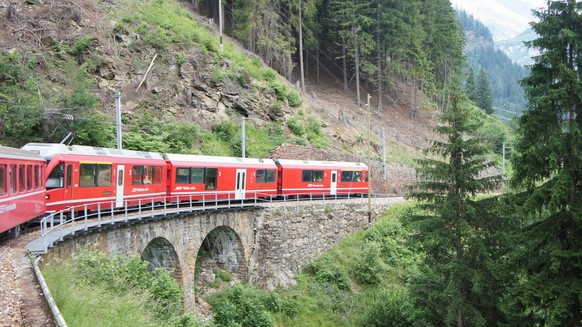 zugfahrt,bernina-express,rhätische bahn *** train,bernina express,rhaetian railway,trains sqf-fib