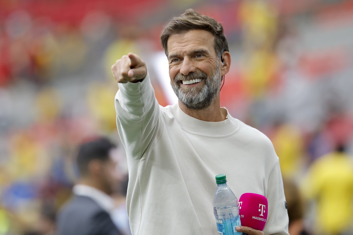 Former coach and TV expert Juergen Klopp gestures prior the World Cup round of 16 soccer match between Switzerland and Colombia at the BC Place stadium in Vancouver, Canada, Tuesday, July 7, 2026, dur ...