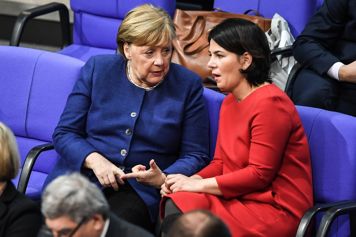 epa09144791 (FILE) - German Chancellor Angela Merkel (L) talks with German Green Party's Co-Chairwoman Annalena Baerbock (R) during a session of the German parliament 'Bundestag' in Ber ...