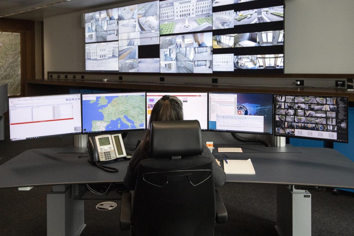 Visite de la centrale d'alarme de l'Office fédéral de la police, fedpol, le lundi 10 mai 2021, à Berne.
