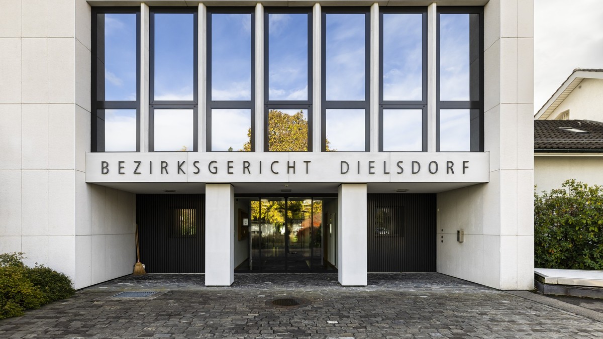 Jugendlicher-Judenangreifer-steht-in-Dielsdorf-ZH-vor-Gericht