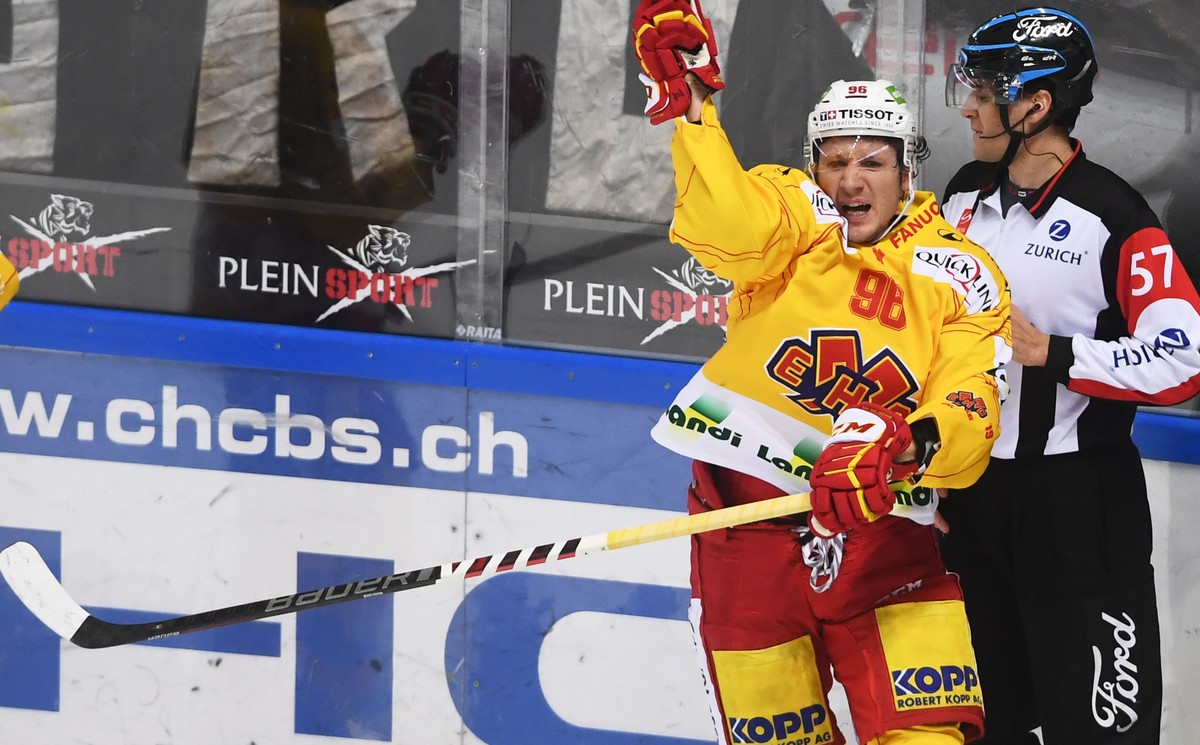 Bienne's player Damien Brunnercelebrates 2-3 goal, during the preliminary round game of National League Swiss Championship 2018/19 between HC Lugano and EHC Biel, at the ice stadium Corner Arena, ...