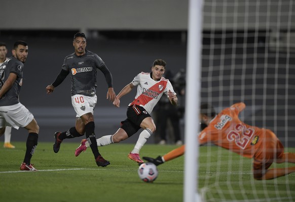 Julian Alvarez of Argentina&#039;s River Plate, 2nd right, attempts to score a goal against Brazil&#039;s Atletico Mineiro during a Copa Libertadores soccer match at Monumental Antonio Vespucio Libert ...